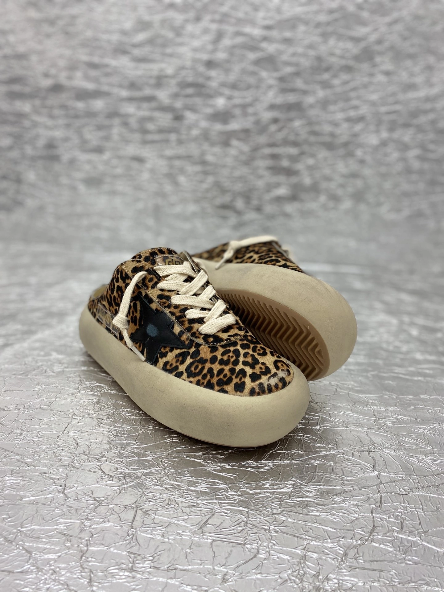 OOBB-- 6642 GWF00383.F003331.81472 Space cowhide item:E-X362J2908T